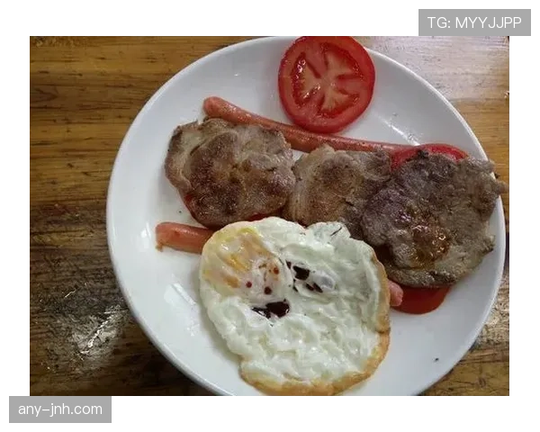 孙准浩又晒豪宅早餐，赛场上那个拼命样儿和厨房里吃蛋糕的家伙真是两个人